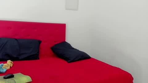 issa_kitty online show from 12.11.24