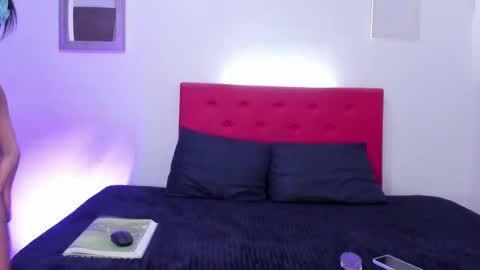 issa_kitty online show from 12.12.24