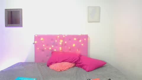 issa_kitty online show from 02.05.25