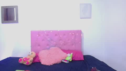 issa_kitty online show from 02.19.25