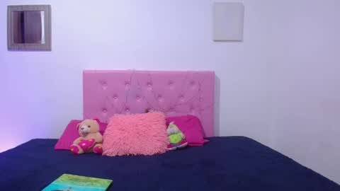 issa_kitty online show from 03.04.25