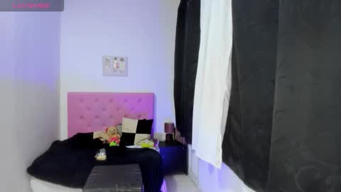 issa_kitty online show from 10.24.25