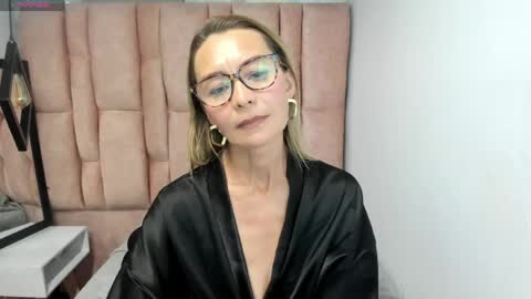 ISSA MILF online show from 04.18.26