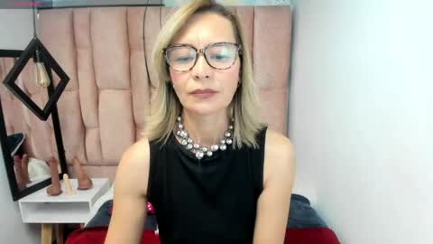 Snapshot of issa_milf__ chatting on 04.29.26 ISSA MILF online show from 04.29.26