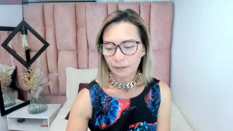 Snapshot of issa_milf__ chatting on 05.22.26 ISSA MILF online show from 05.22.26
