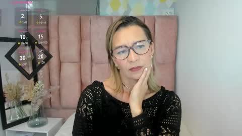 Snapshot of issa_milf__ chatting on 05.25.26 ISSA MILF online show from 05.25.26