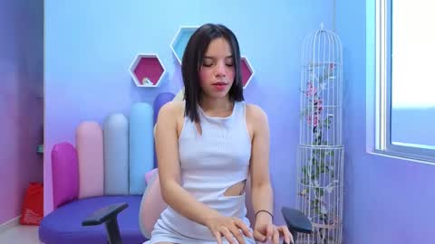 Issa Skinny online show from 09.13.25
