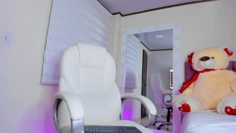 Isa  online show from 02.05.25