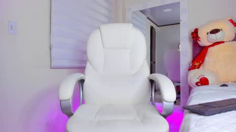 Isa  online show from 02.06.25