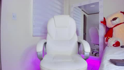 Isa  online show from 02.18.25