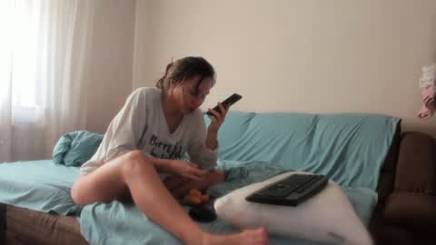 Snapshot of issabelle_69 chatting on 12.19.24 Issabelle online show from 12.19.24