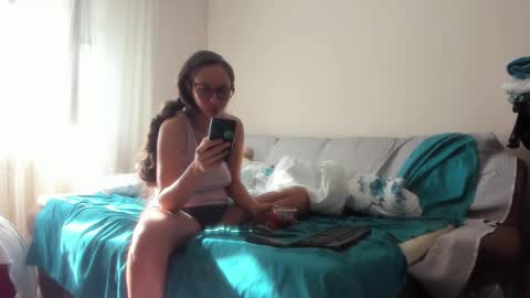 Snapshot of issabelle_69 chatting on 09.14.25 Issabelle online show from 09.14.25