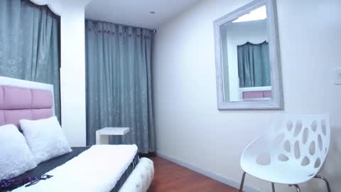 issadorajames online show from 01.21.25