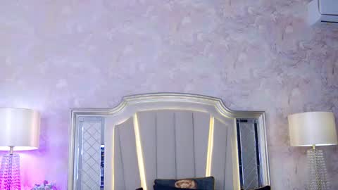 Issadorra online show from 03.09.25