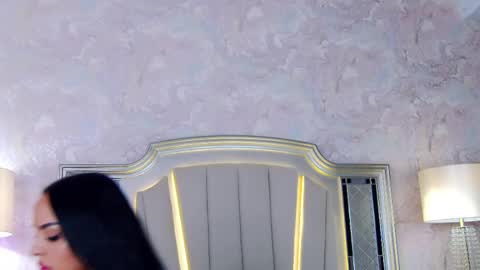 Issadorra online show from 04.16.26