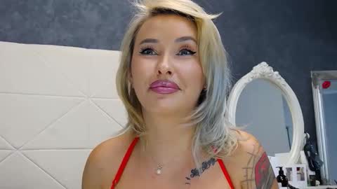 IssaSmyth online show from 10.07.25