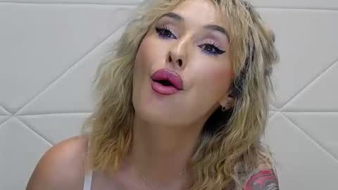 IssaSmyth online show from 12.13.25