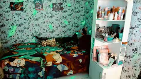 Yiz online show from 11.30.25