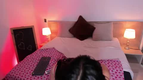 issis_smith online show from 10.17.25