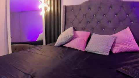 issis_smith online show from 10.19.25