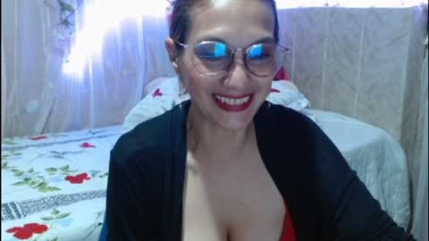 Snapshot of italagomez chatting on 12.29.24 Itala Gomez online show from 12.29.24