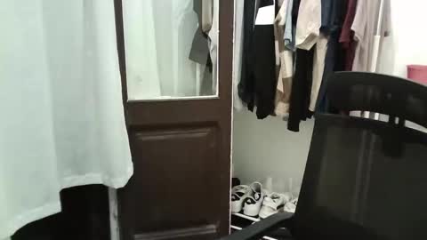 italianboybcn online show from 10.30.25