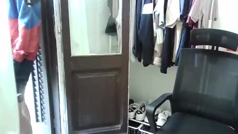 italianboybcn online show from 10.31.25