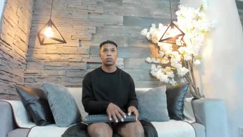 Italo Moore online show from 10.01.25