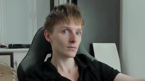 Snapshot of ithan_red chatting on 11.06.25 Ethan online show from 11.06.25