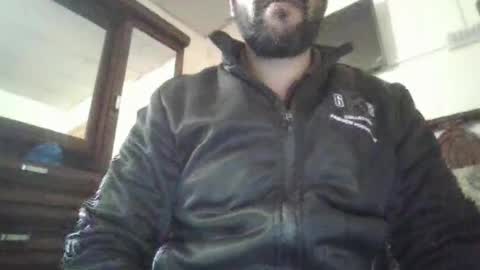 Snapshot of its_me_2323 chatting on 02.14.25 its_me_2323 online show from 02.14.25