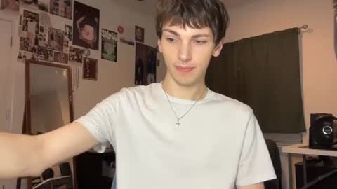 Snapshot of its_rowan chatting on 09.25.25 Rowan online show from 09.25.25