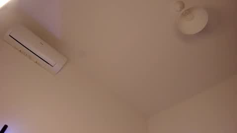 Isabella online show from 11.03.25