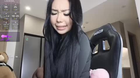 Queen Liya online show from 11.25.25