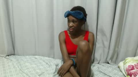 Snapshot of itslaynne chatting on 10.22.25 Laynne online show from 10.22.25