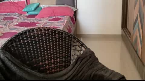 Snapshot of itsmylife021 chatting on 10.21.25 Raje online show from 10.21.25