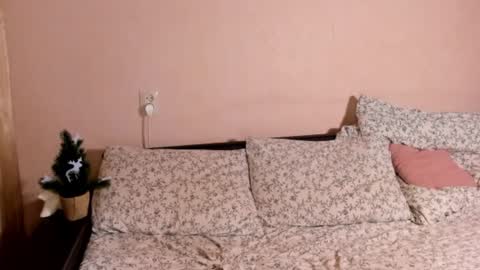 Snapshot of itsmyopinion chatting on 12.15.24 itsmyopinion online show from 12.15.24