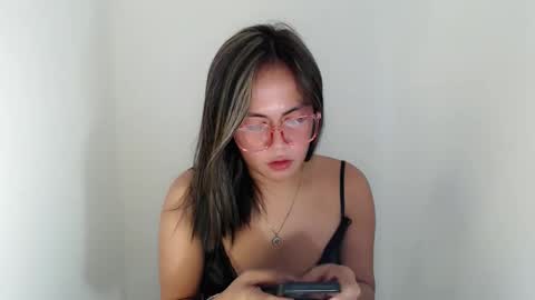 itsurgil_kloeh online show from 11.17.25