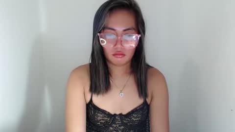 itsurgil_kloeh online show from 11.17.25