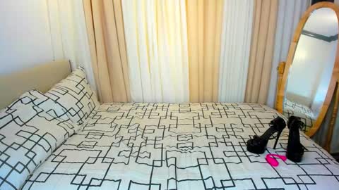 Snapshot of itsurgirlbubbles chatting on 10.11.25 itsurgirlbubbles online show from 10.11.25