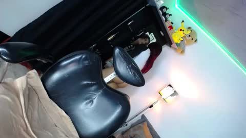 Snapshot of ivan_standford chatting on 11.16.25 y online show from 11.16.25