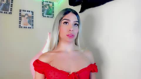 Snapshot of ivana_foxxx chatting on 10.05.25 Ivanna online show from 10.05.25