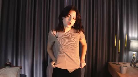 Snapshot of iveyragains chatting on 09.11.25 Alis online show from 09.11.25