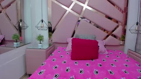 IvonJanice online show from 09.17.25