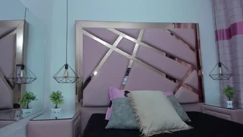 IvonJanice online show from 10.31.25