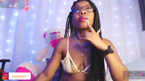 Snapshot of ivonjoness chatting on 03.08.25 Ivon Miss Jones online show from 03.08.25