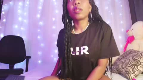 Snapshot of ivonjoness chatting on 03.10.25 Ivon Miss Jones online show from 03.10.25