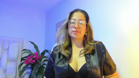 N A T H A L Y   online show from 09.29.25