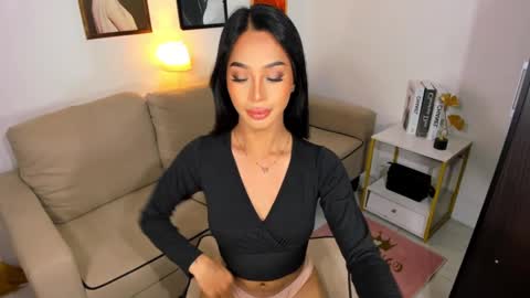 kirstenelsie online show from 01.04.25