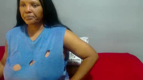 Snapshot of ivorytits48 chatting on 03.10.25 IVORYTITS48 online show from 03.10.25