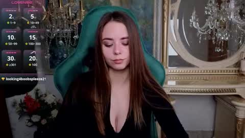 Snapshot of ivorywood_ chatting on 09.21.25 ivorywood_ online show from 09.21.25